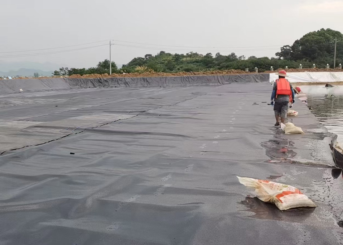 污水池封盖施工现场