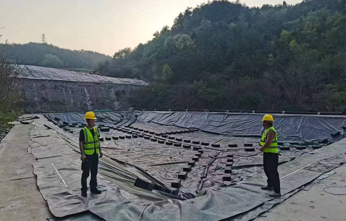 渗滤液调节池施工现场